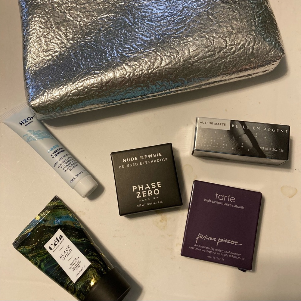 Silver Cosmetic Bag with Makeup Set Tarte Phase Xero Cela Belle en Argent travel
